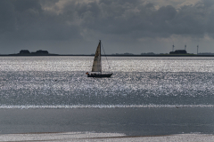 Schindl-Ernst-Segelboot-mit-Licht-und-Schatten_