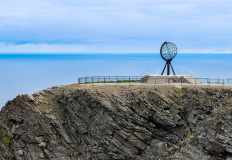 Krebs-A-Skuptur-am-Nordkap