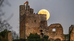 Spaete-Besucher-auf-der-Staufener-Burg